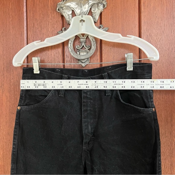 Women’s Wrangler Jeans - Picture 5 of 8